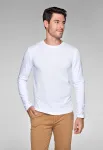 Camiseta de hombre ajustada con mangas largas. Camiseta de hombre ajustada con mangas largas.